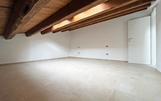 Duplex in vendita con ascensore, garage e cantina