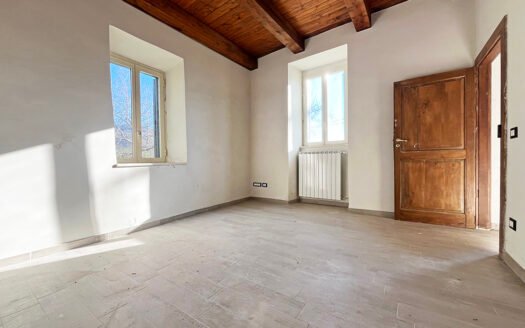 Casa indipendente con giardino a Montereale