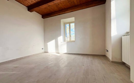 Casa indipendente con giardino a Montereale