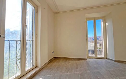 Casa indipendente con giardino a Montereale