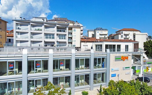 Affittasi nel Centro Polifunzionale "City Center"
