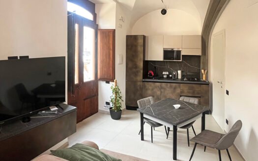 Affittasi appartamento indipendente con cortile e posto auto