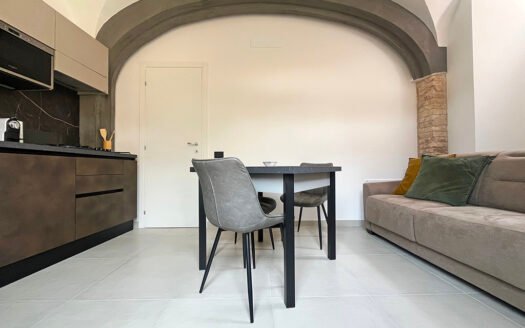Affittasi appartamento indipendente con cortile e posto auto