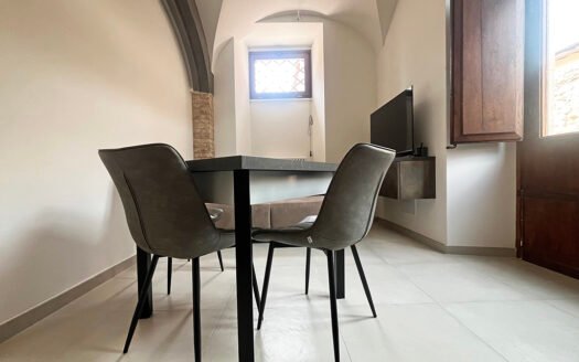 Affittasi appartamento indipendente con cortile e posto auto
