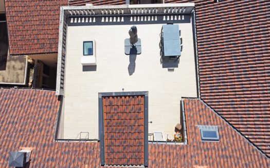 Appartamento con spazi da vivere e una terrazza tutta da godere.