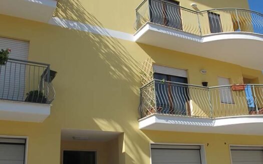 Vendesi appartamento mansardato in zona Est