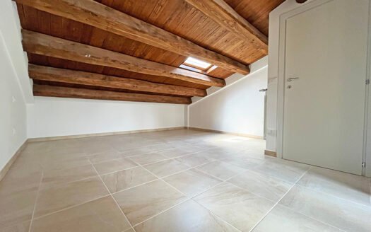 Duplex in vendita con ascensore, garage e cantina