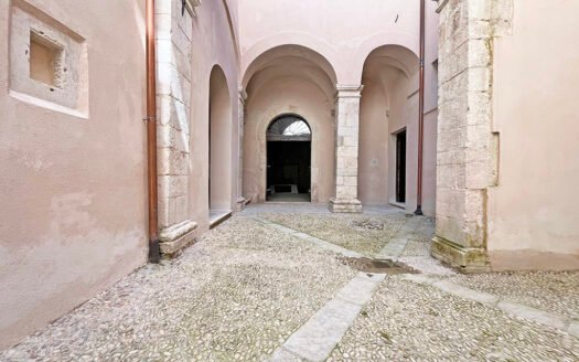 Illustre Palazzo nobiliare in vendita