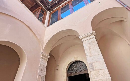 Illustre Palazzo nobiliare in vendita