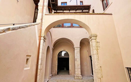 Illustre Palazzo nobiliare in vendita
